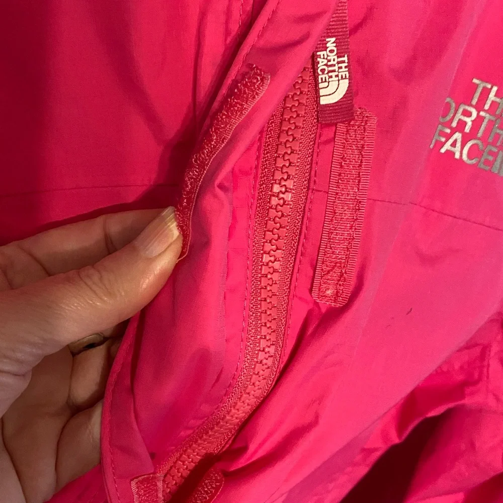 The North Face Girls Windbreaker - Picture 9 of 14